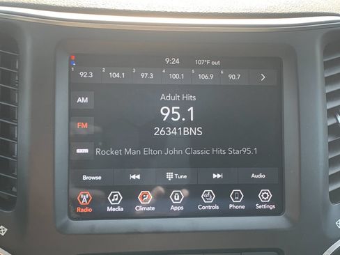 Used 2022 Jeep Cherokee Latitude w/ Trailer Tow Group AWD/4WD image 22