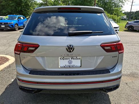 Used 2024 Volkswagen Tiguan SE R-Line AWD/4WD image 5