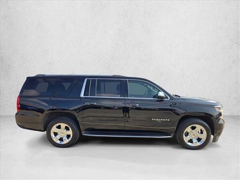 Used 2019 Chevrolet Suburban Premier image 7