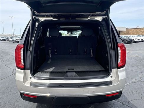 Used 2023 GMC Yukon XL SLT AWD/4WD image 27
