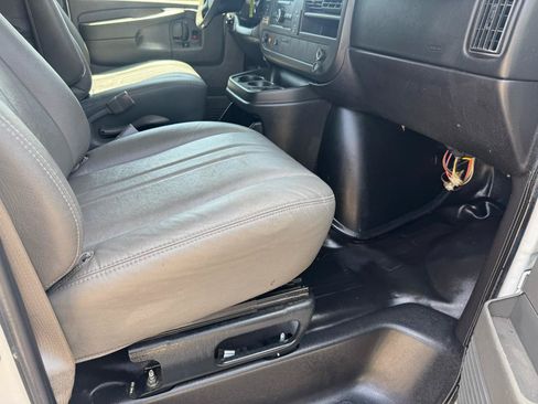 Used 2011 Chevrolet Express 1500 RWD image 5