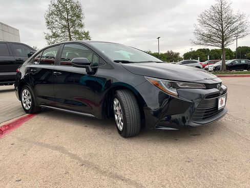 Used 2025 Toyota Corolla LE image 4