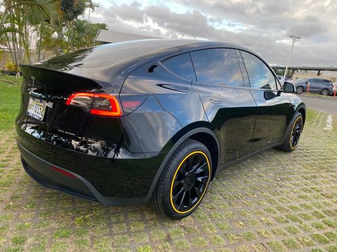 Used 2024 Tesla Model Y Long Range image 7