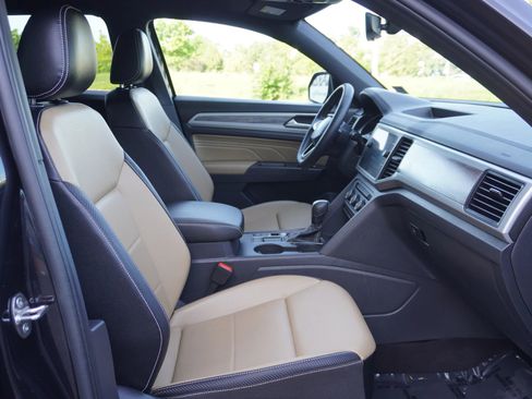 Used 2021 Volkswagen Atlas Cross Sport SE FWD image 14