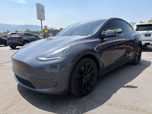 Used 2022 Tesla Model Y Long Range AWD/4WD image 4
