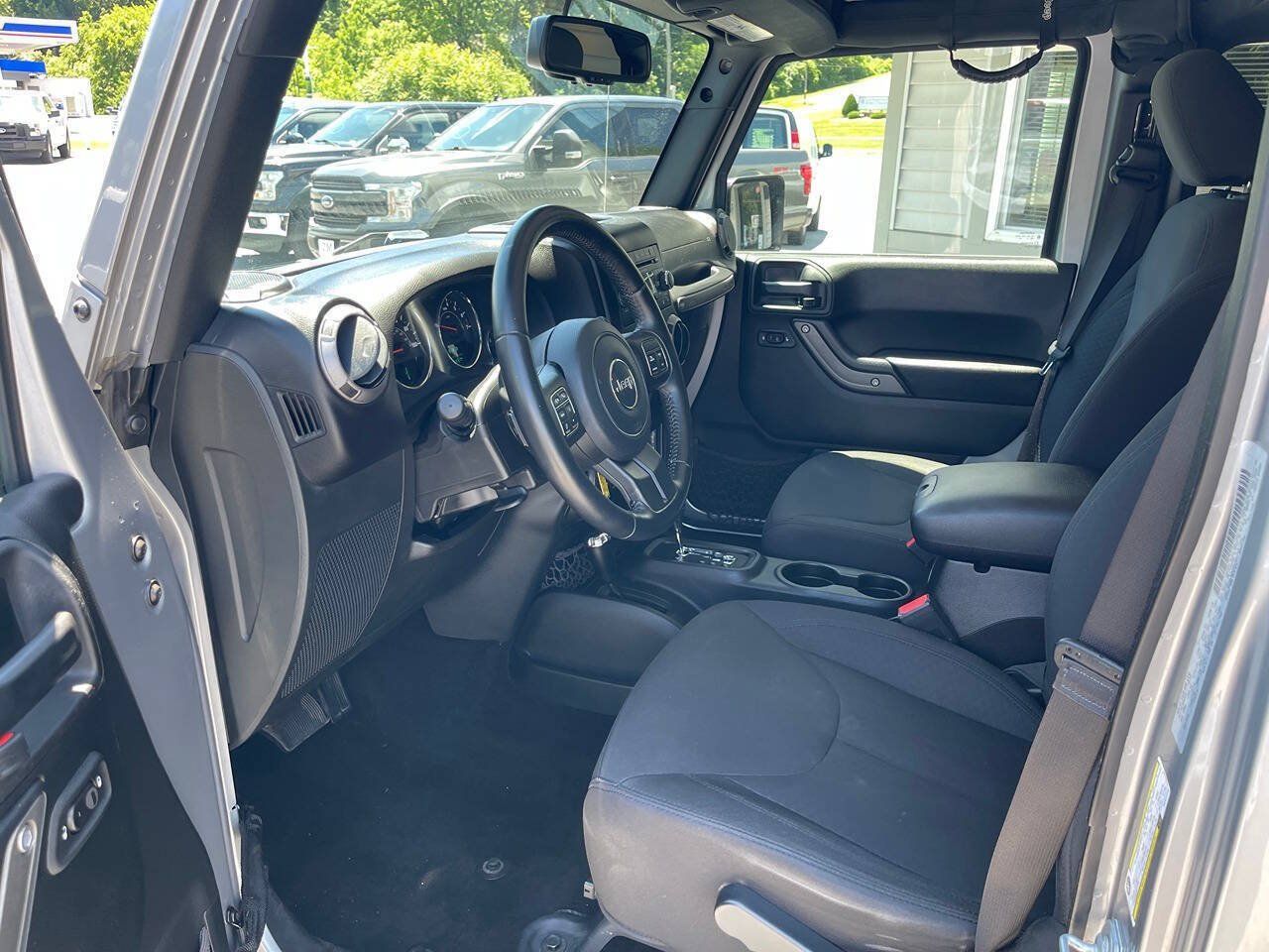 Used 2017 Jeep Wrangler Unlimited Sport AWD/4WD image 14
