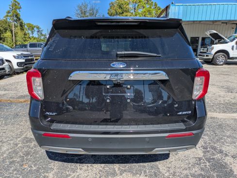Used 2022 Ford Explorer XLT w/ Equipment Group 202A AWD/4WD image 5