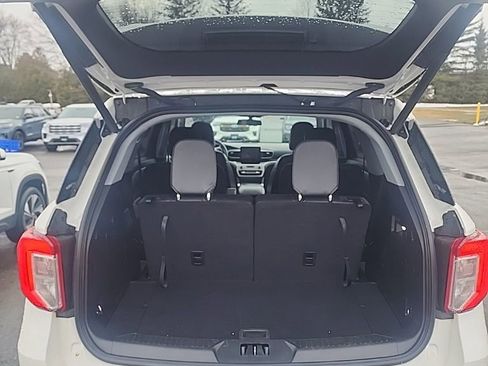 Used 2023 Ford Explorer XLT w/ Equipment Group 202A image 9