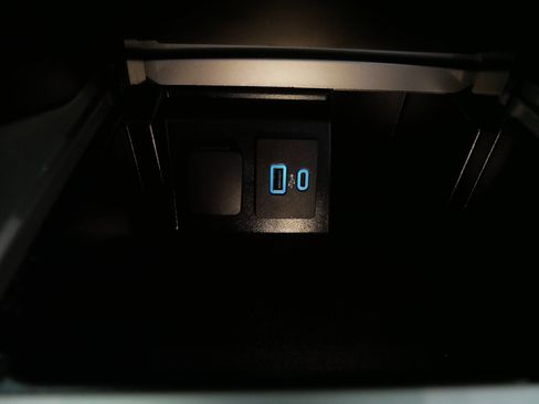 Used 2022 Ford Explorer XLT w/ Equipment Group 202A image 29