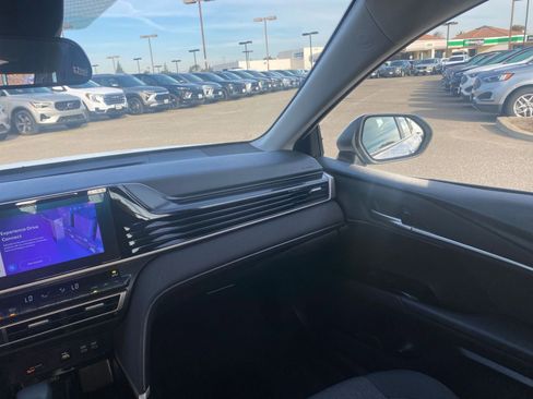 Used 2025 Toyota Camry LE image 35