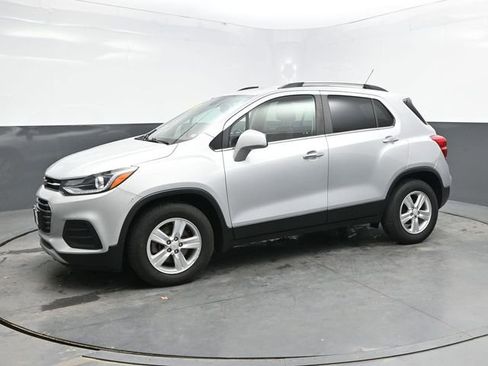 Used 2019 Chevrolet Trax LT w/ LT Convenience Package image 3