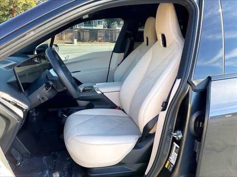 Used 2025 BMW iX xDrive50 w/ Convenience Package image 27