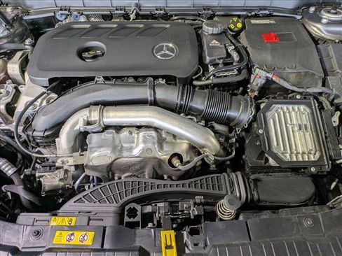 Used 2025 Mercedes-Benz GLB 250 4MATIC image 19