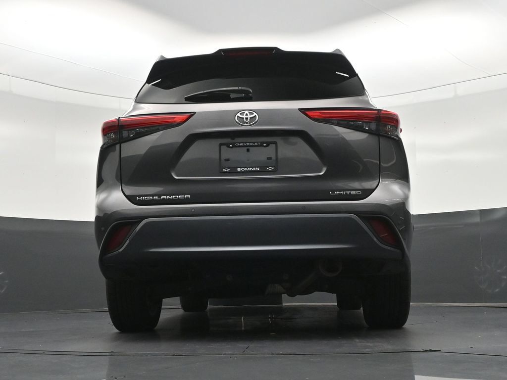 Used 2023 Toyota Highlander Limited FWD image 30