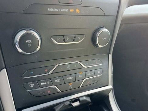 Used 2020 Ford Edge SEL image 47