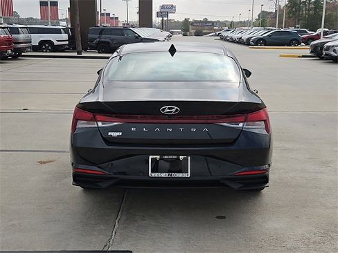 Used 2021 Hyundai Elantra SEL image 9