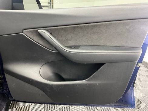 Used 2021 Tesla Model Y Long Range AWD/4WD image 13