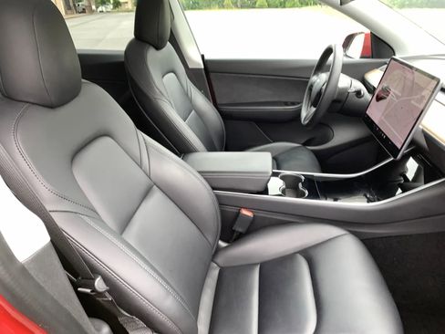 Used 2021 Tesla Model Y Long Range AWD/4WD image 29