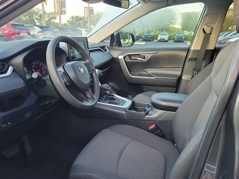 Used 2021 Toyota RAV4 XLE image 19