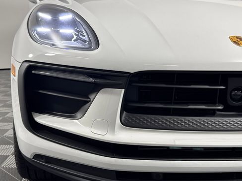 Certified 2026 Porsche Macan image 12