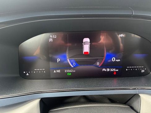 Used 2024 Volkswagen Taos SE image 4