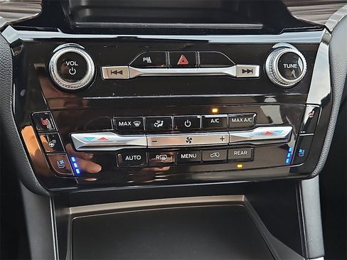 Used 2024 Ford Explorer Limited image 27