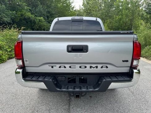 Used 2019 Toyota Tacoma TRD Off-Road AWD/4WD image 6