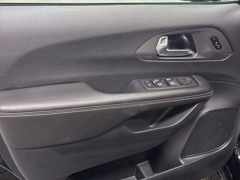 New 2026 Chrysler Pacifica Select FWD image 13
