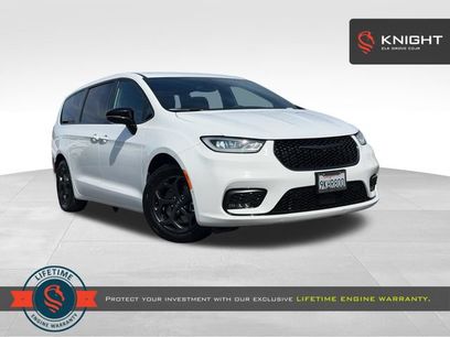 Used 2024 Chrysler Pacifica Limited