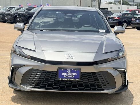 Used 2026 Toyota Camry SE FWD image 3
