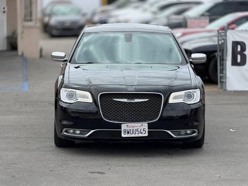 Used 2018 Chrysler 300 Limited RWD image 5