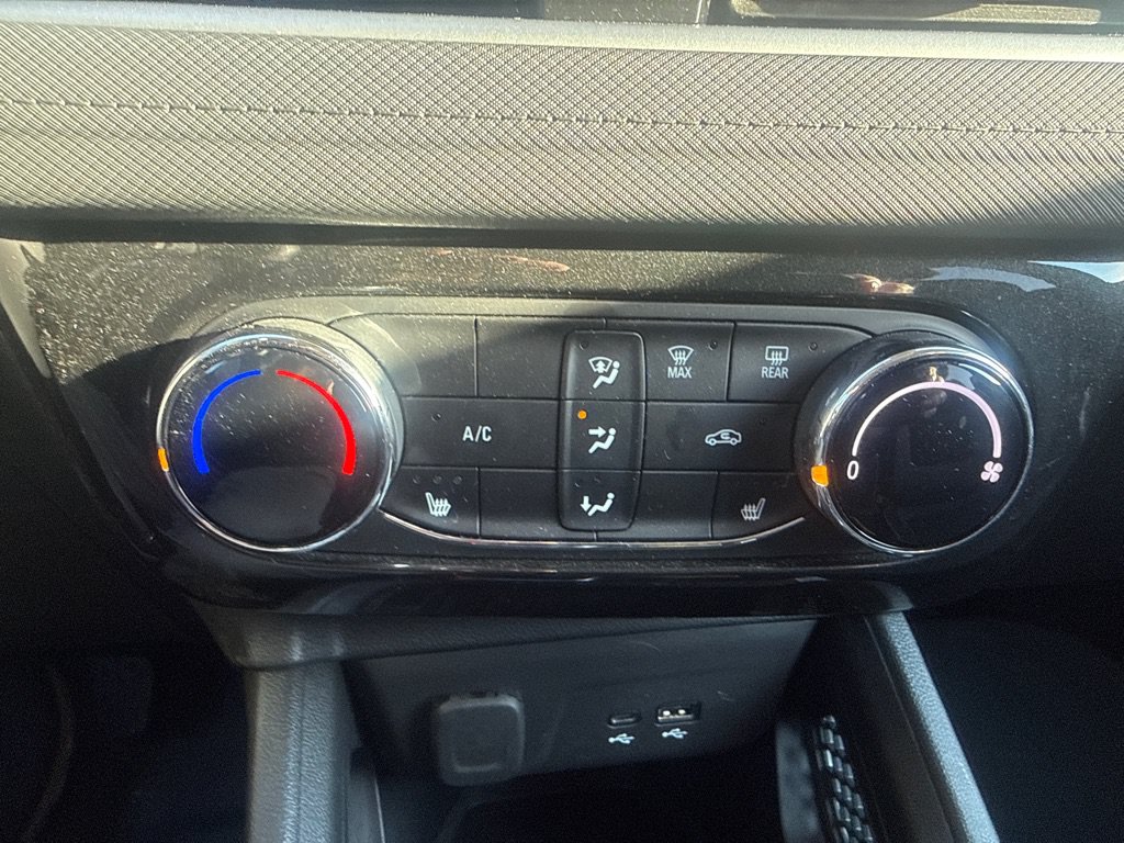 Used 2025 Chevrolet TrailBlazer LT w/ LT Cold Weather Package FWD image 19