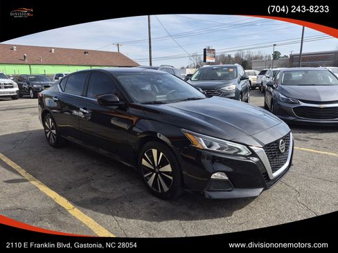 Used 2022 Nissan Altima 2.5 SV image 2