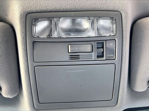 Used 2010 Toyota Camry LE FWD image 34