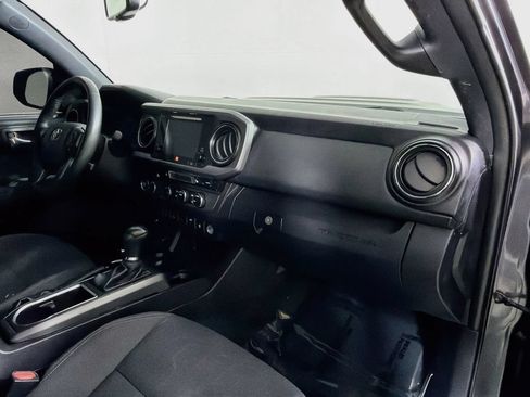 Used 2016 Toyota Tacoma TRD Sport AWD/4WD image 26