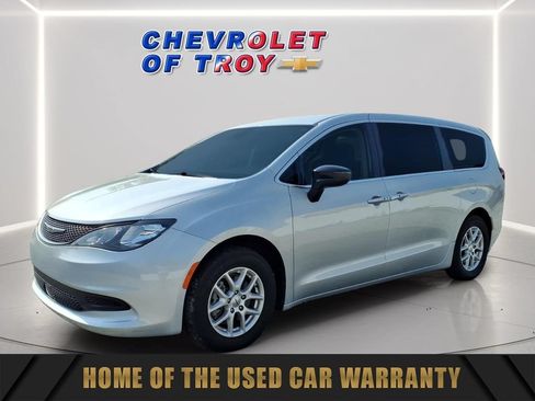 Used 2024 Chrysler Voyager LX FWD image 4