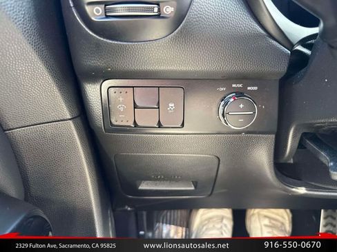 Used 2015 Kia Soul + FWD image 17