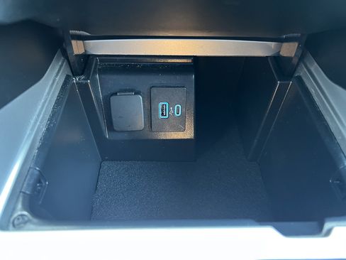 Used 2022 Ford Explorer Limited w/ Limited Technology Package image 28