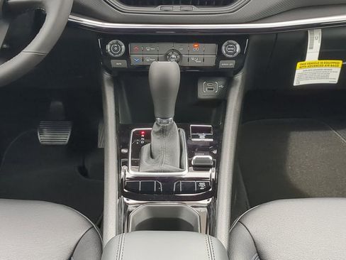 New 2026 Jeep Compass Latitude image 17