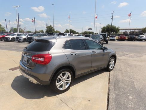 Used 2017 Mercedes-Benz GLA 250 image 11