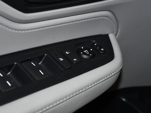 Certified 2024 Honda Odyssey EX-L image 32