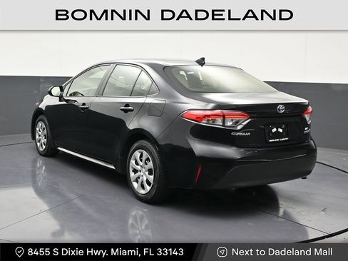 Used 2024 Toyota Corolla LE image 3