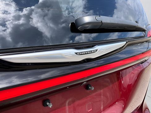 Certified 2023 Chrysler Pacifica Touring-L FWD image 27