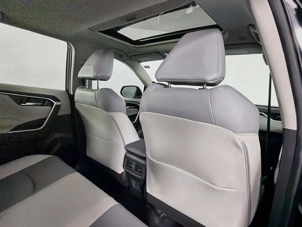 Used 2023 Toyota RAV4 XLE Premium AWD/4WD image 27