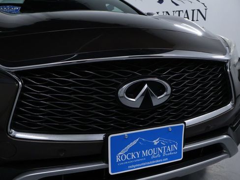 Used 2018 INFINITI QX30 Premium w/ Navigation Package image 9