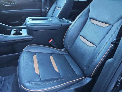 Used 2024 GMC Yukon AT4 w/ Technology Package image 15