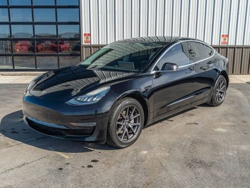 Used 2018 Tesla Model 3 Mid Range image 1