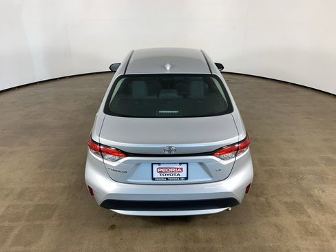 Used 2022 Toyota Corolla LE image 11