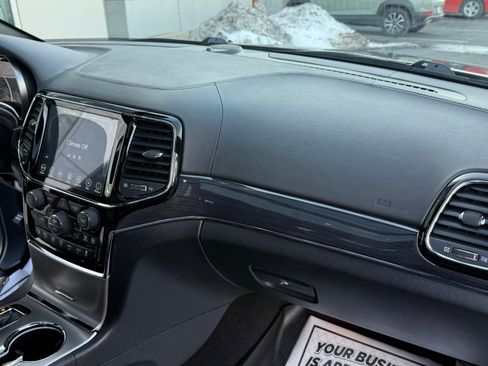 Used 2019 Jeep Grand Cherokee Overland image 17