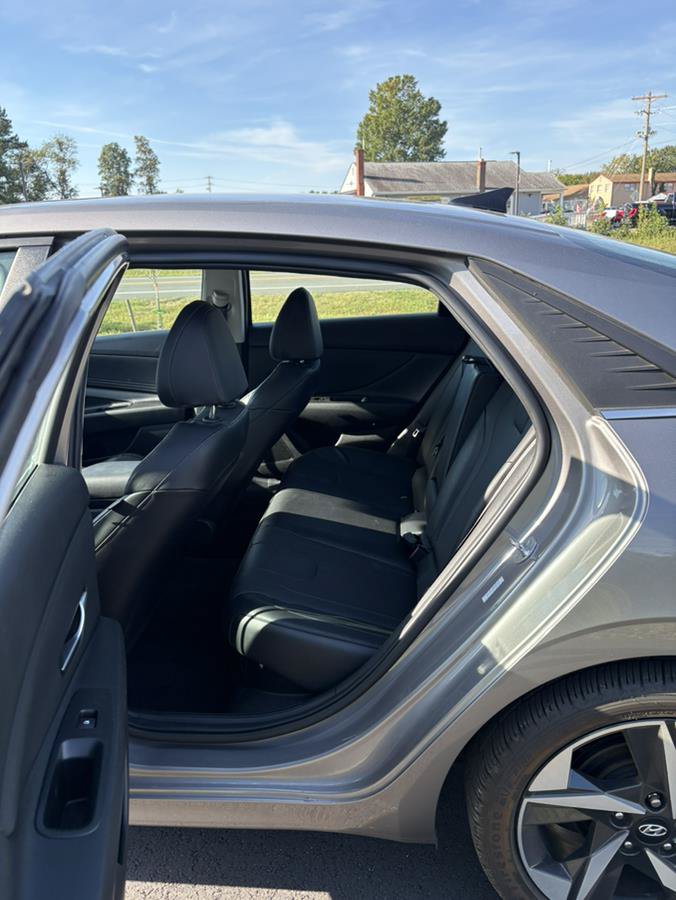 Used 2023 Hyundai Elantra Limited FWD image 13